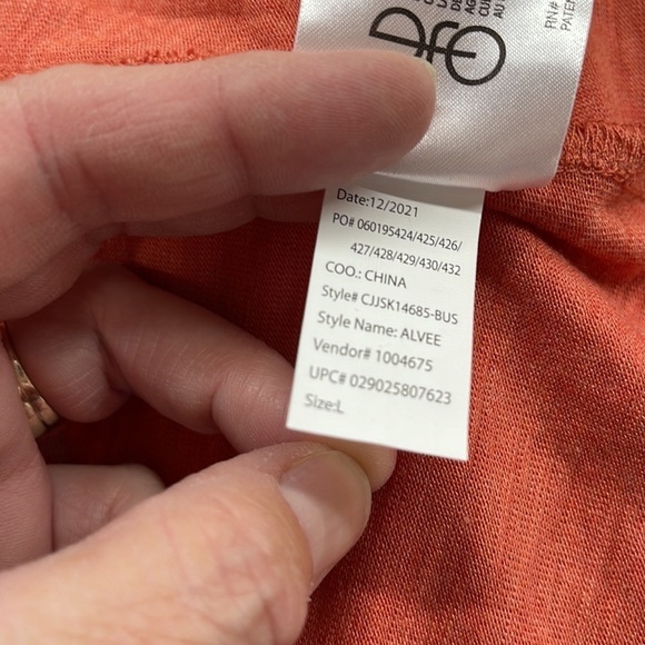 Jessica Simpson NWT Burnt Sienna Comfy V- Neck Short Sleeve Knit Top - Picture 14 of 14